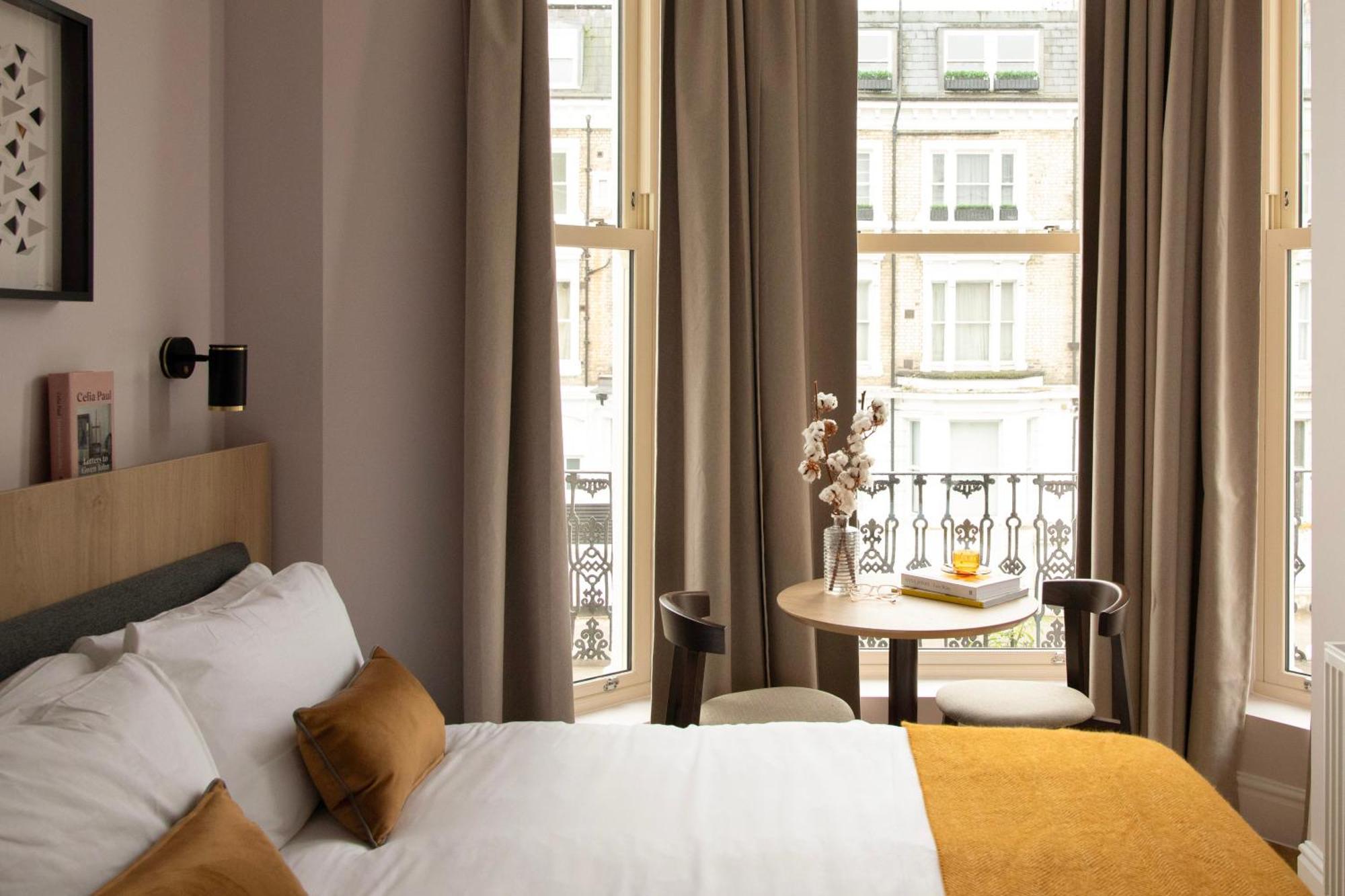 Aparthotel Bob W Holland Park 3*